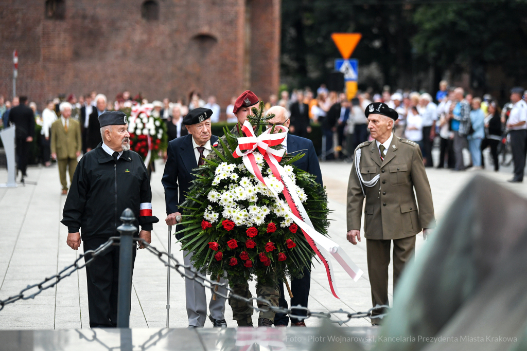 20220801_umk_014.jpg-78. rocznica wybuchu Powstania Warszawskiego, złożenie kwiatów  Autor: P. Wojnarowski