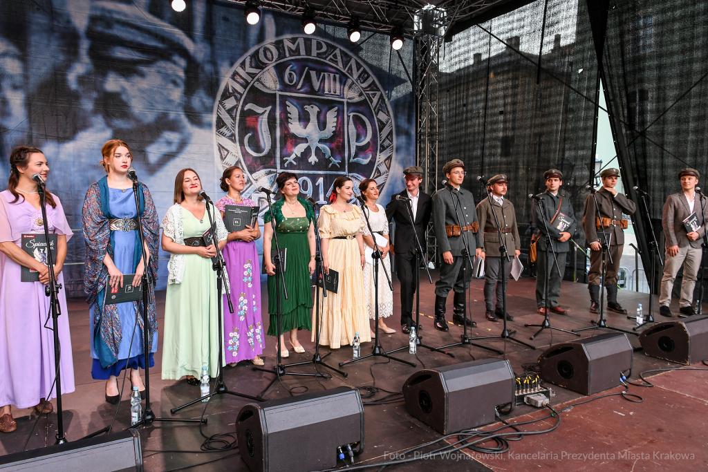 20220805_umk_42.jpg-Lekcja śpiewania, 2022, Kadrówka 1914  Autor: P. Wojnarowski