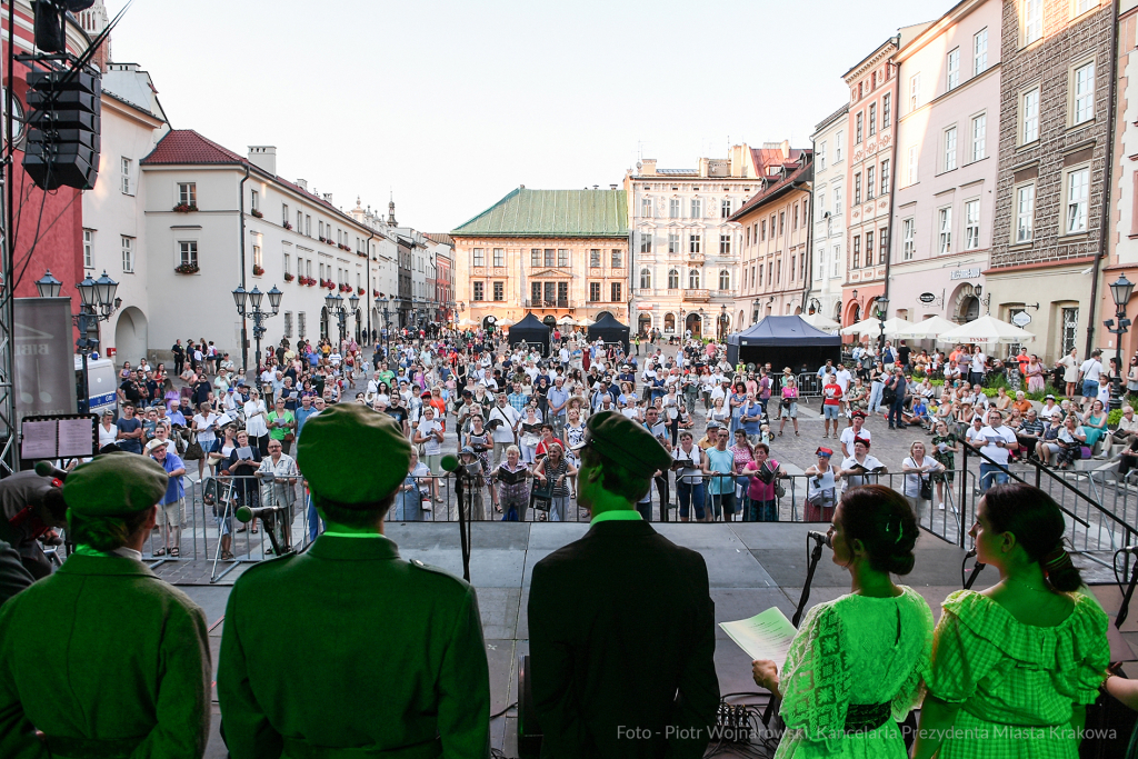 20220805_umk_74.jpg-Lekcja śpiewania, 2022, Kadrówka 1914  Autor: P. Wojnarowski