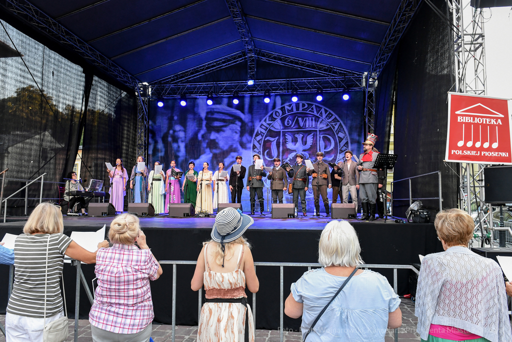 20220805_umk_86.jpg-Lekcja śpiewania, 2022, Kadrówka 1914  Autor: P. Wojnarowski