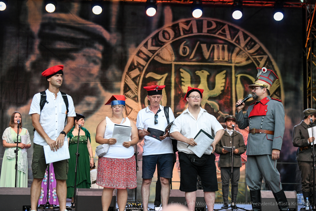 20220805_umk_96.jpg-Lekcja śpiewania, 2022, Kadrówka 1914  Autor: P. Wojnarowski