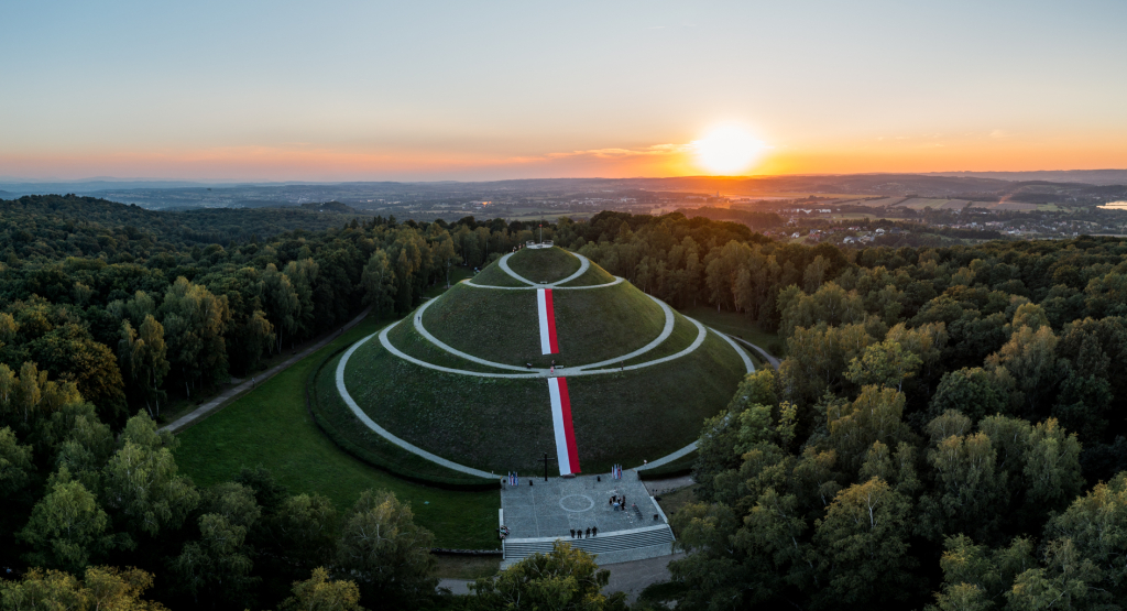 jg_220805_oto_.jpg-Dron, Kopiec, Kadrówka  Autor: Jan Graczyński 