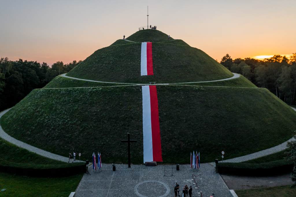 jg_220805_oto_0028.jpg-Dron, Kopiec, Kadrówka  Autor: Jan Graczyński 