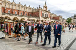 20220808_umk_23.jpg-Targi Sztuki Ludowej, Kraków, Rynek