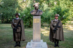 umk_7637.jpg-Capstrzyk, Park im dr H. Jordana, gen. Władysław Anders, Anna Anders