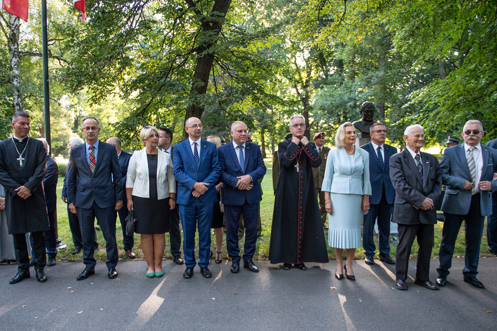 umk_7652.jpg-Capstrzyk, Park im dr H. Jordana, gen. Władysław Anders, Anna Anders  Autor: P. Wojnarowski