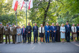 umk_7658.jpg-Capstrzyk, Park im dr H. Jordana, gen. Władysław Anders, Anna Anders