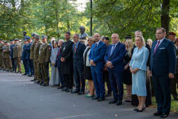 umk_7659.jpg-Capstrzyk, Park im dr H. Jordana, gen. Władysław Anders, Anna Anders