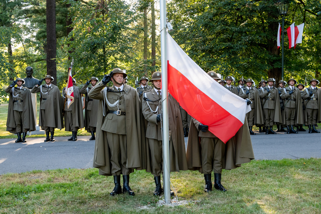 umk_7681.jpg-Capstrzyk, Park im dr H. Jordana, gen. Władysław Anders, Anna Anders  Autor: P. Wojnarowski