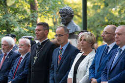 umk_7716.jpg-Capstrzyk, Park im dr H. Jordana, gen. Władysław Anders, Anna Anders