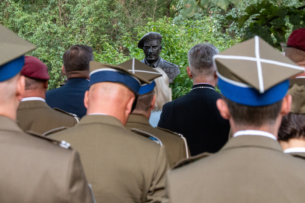 umk_7729.jpg-Capstrzyk, Park im dr H. Jordana, gen. Władysław Anders, Anna Anders  Autor: P. Wojnarowski