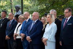 umk_7757.jpg-Capstrzyk, Park im dr H. Jordana, gen. Władysław Anders, Anna Anders