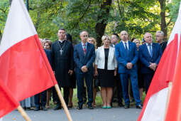 umk_7831.jpg-Capstrzyk, Park im dr H. Jordana, gen. Władysław Anders, Anna Anders