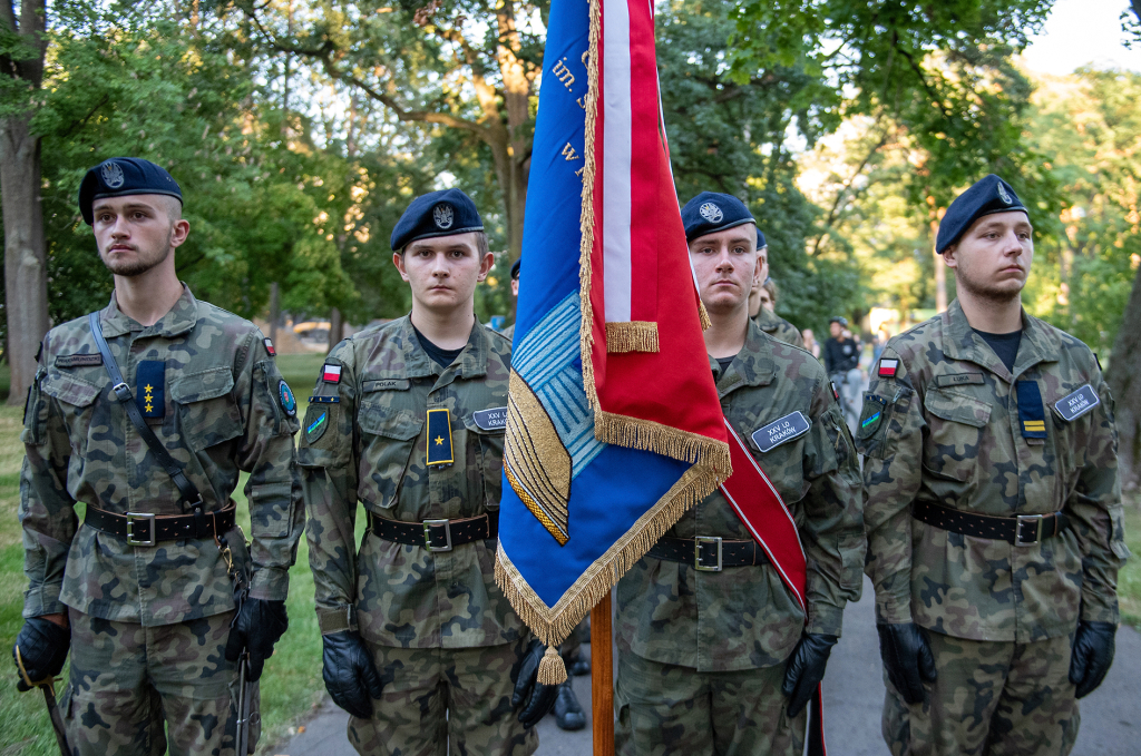 umk_7841.jpg-Capstrzyk, Park im dr H. Jordana, gen. Władysław Anders, Anna Anders  Autor: P. Wojnarowski