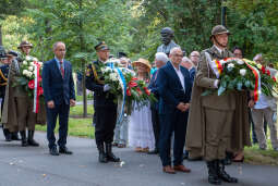 umk_7858.jpg-Capstrzyk, Park im dr H. Jordana, gen. Władysław Anders, Anna Anders