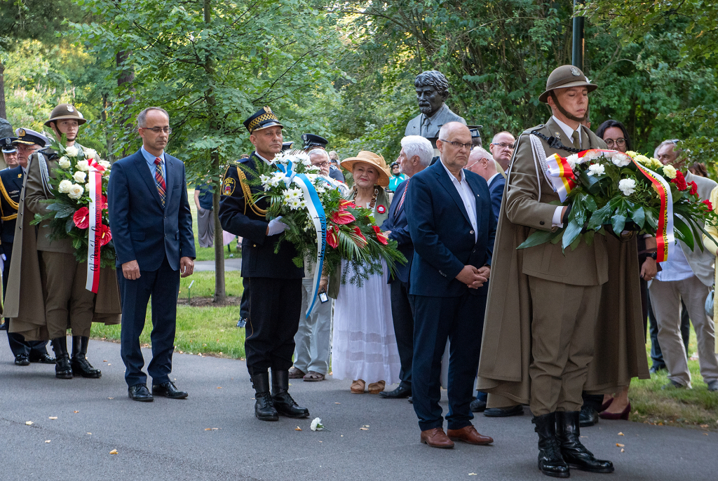 umk_7858.jpg-Capstrzyk, Park im dr H. Jordana, gen. Władysław Anders, Anna Anders  Autor: P. Wojnarowski