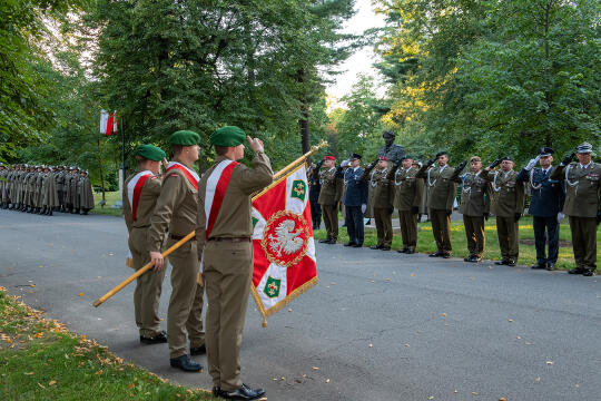 umk_7886.jpg-Capstrzyk, Park im dr H. Jordana, gen. Władysław Anders, Anna Anders