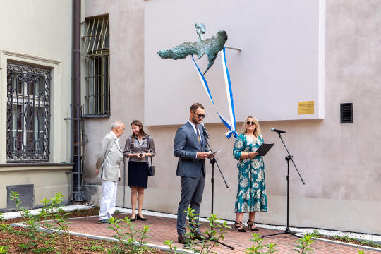 umk_8892.jpg-Anioł Światła, Enrico Muscetra, rzeźba, odsłonięcie, Poselska