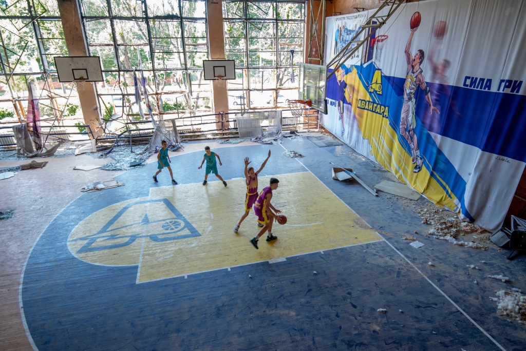 Młodzieżowy ośrodek koszykówki po ostrzale rakietowym