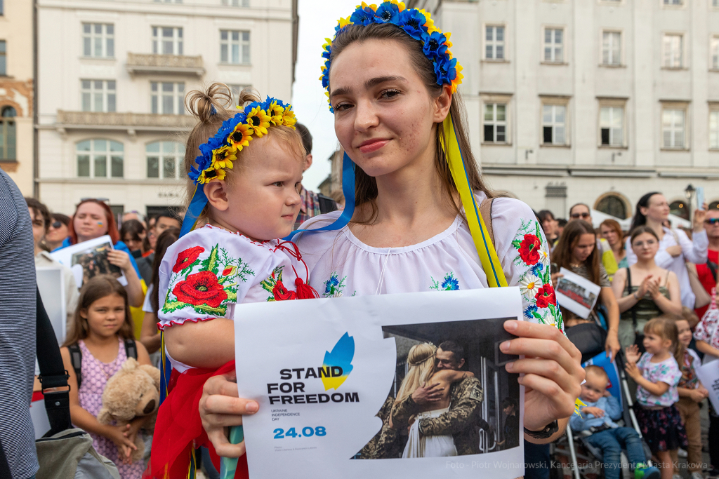 umk_0220.jpg-Kraków, Ukraina, solidarność, marsz, podświetlenia  Autor: P. Wojnarowski