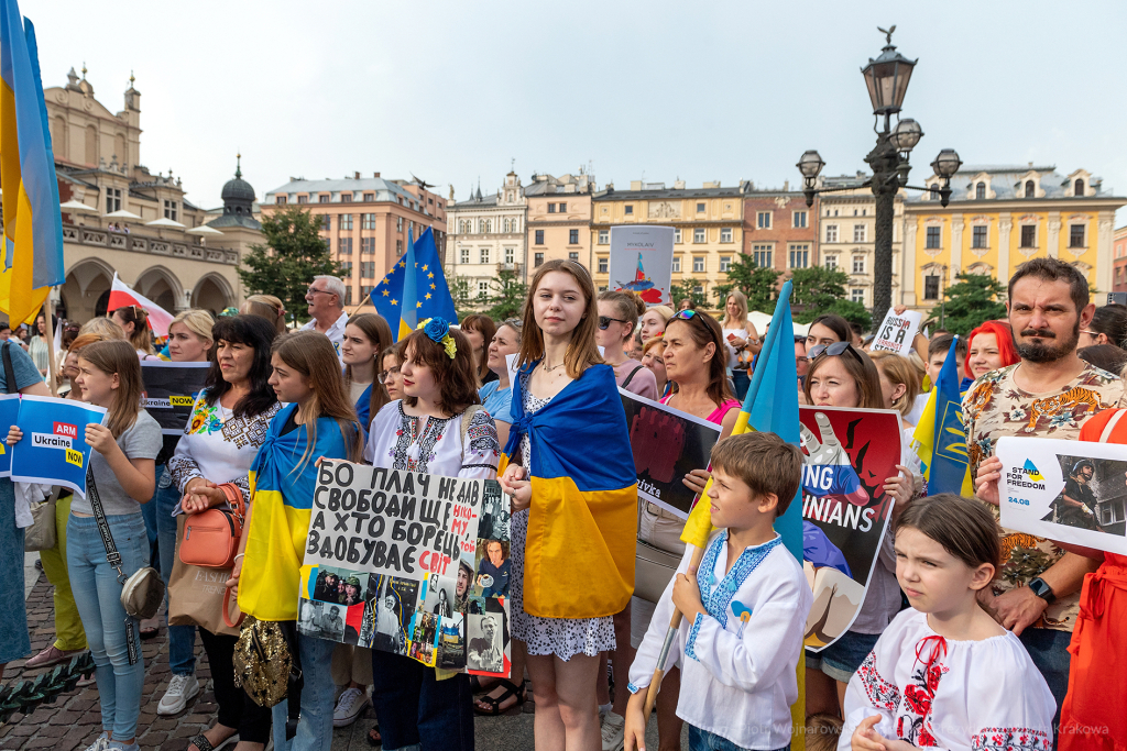 umk_0227.jpg-Kraków, Ukraina, solidarność, marsz, podświetlenia  Autor: P. Wojnarowski