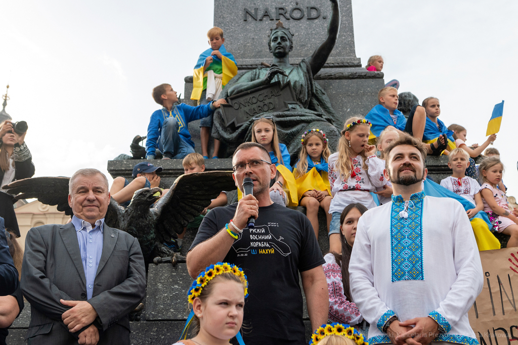 umk_0238.jpg-Kraków, Ukraina, solidarność, marsz, podświetlenia  Autor: P. Wojnarowski