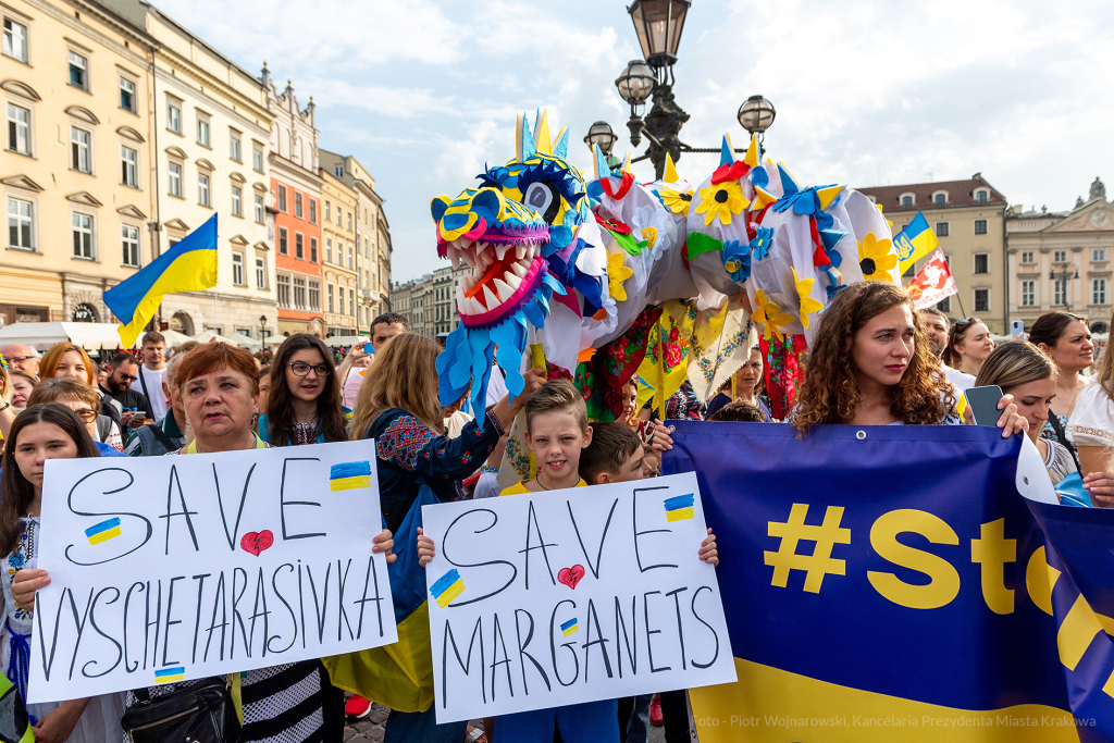 umk_0252.jpg-Kraków, Ukraina, solidarność, marsz, podświetlenia  Autor: P. Wojnarowski