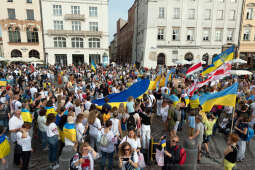 umk_0285.jpg-Kraków, Ukraina, solidarność, marsz, podświetlenia