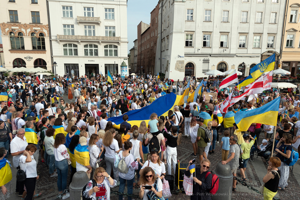 umk_0285.jpg-Kraków, Ukraina, solidarność, marsz, podświetlenia  Autor: P. Wojnarowski