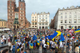 umk_0288.jpg-Kraków, Ukraina, solidarność, marsz, podświetlenia