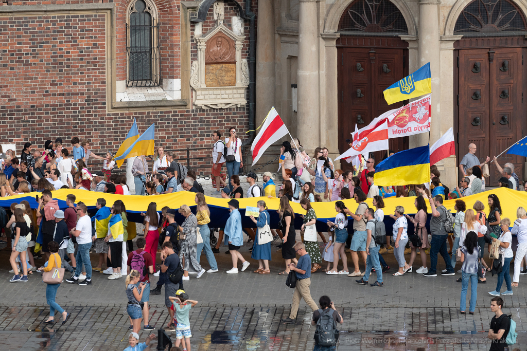 umk_0327.jpg-Kraków, Ukraina, solidarność, marsz, podświetlenia  Autor: P. Wojnarowski