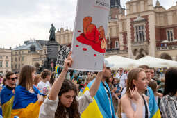 umk_0466.jpg-Kraków, Ukraina, solidarność, marsz, podświetlenia