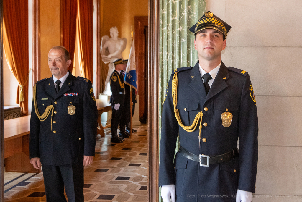 umk_1920.jpg-swieto, straz miejska, strazy miejskiej, uroczystosc, odznaczenia, odznaczen  Autor: P. Wojnarowski