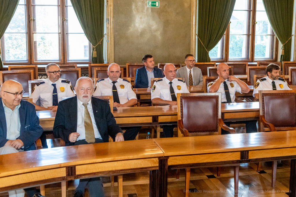 umk_1926.jpg-swieto, straz miejska, strazy miejskiej, uroczystosc, odznaczenia, odznaczen  Autor: P. Wojnarowski