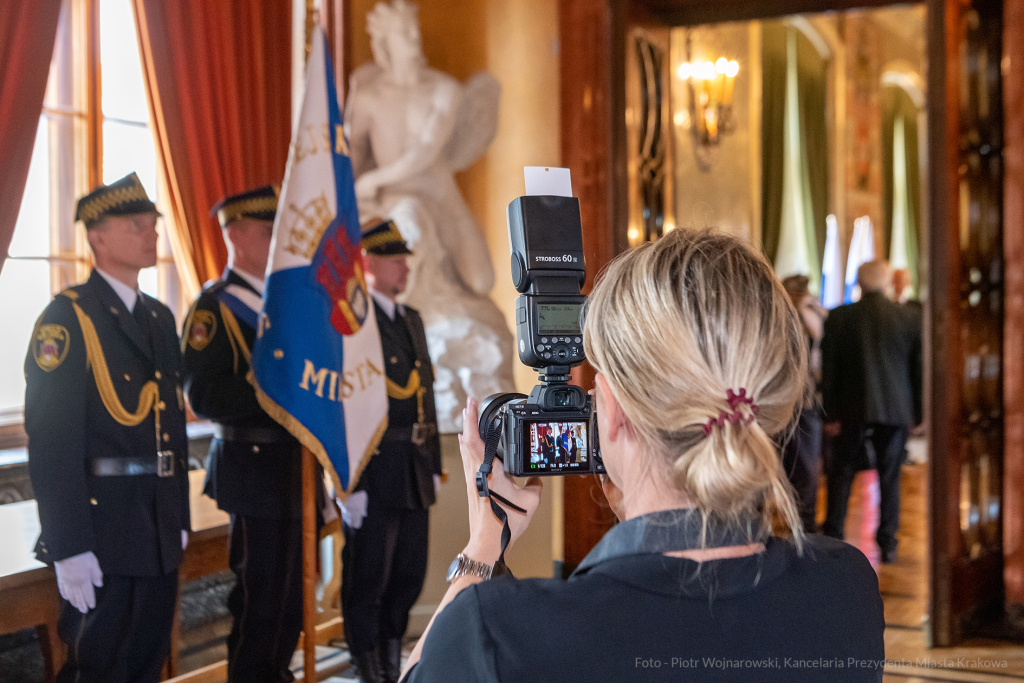 umk_1943.jpg-swieto, straz miejska, strazy miejskiej, uroczystosc, odznaczenia, odznaczen  Autor: P. Wojnarowski