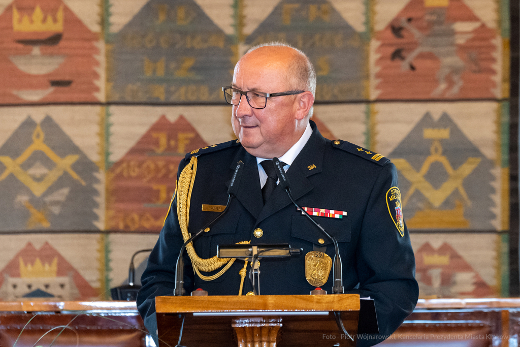 umk_1978.jpg-swieto, straz miejska, strazy miejskiej, uroczystosc, odznaczenia, odznaczen  Autor: P. Wojnarowski