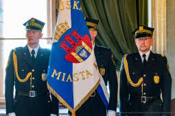 umk_1986.jpg-swieto, straz miejska, strazy miejskiej, uroczystosc, odznaczenia, odznaczen