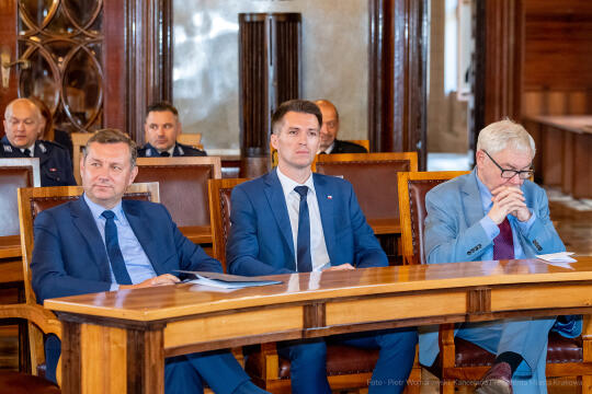 umk_1989.jpg-swieto, straz miejska, strazy miejskiej, uroczystosc, odznaczenia, odznaczen