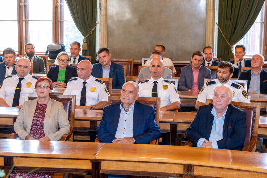 umk_1992.jpg-swieto, straz miejska, strazy miejskiej, uroczystosc, odznaczenia, odznaczen