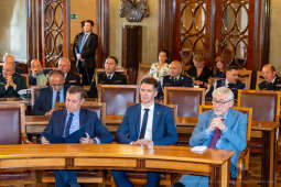 umk_1993.jpg-swieto, straz miejska, strazy miejskiej, uroczystosc, odznaczenia, odznaczen