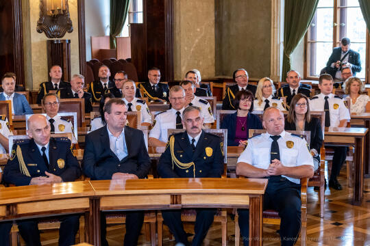 umk_1996.jpg-swieto, straz miejska, strazy miejskiej, uroczystosc, odznaczenia, odznaczen