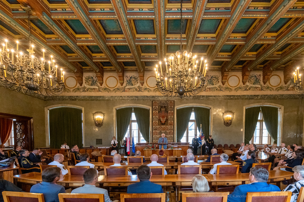 umk_2064.jpg-swieto, straz miejska, strazy miejskiej, uroczystosc, odznaczenia, odznaczen  Autor: P. Wojnarowski