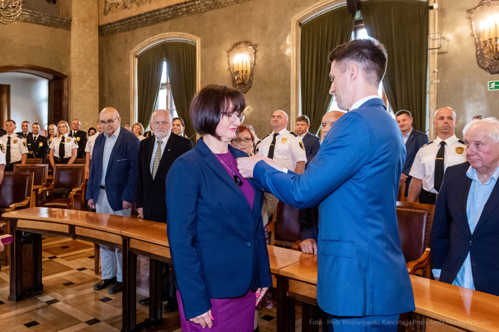 umk_2125.jpg-swieto, straz miejska, strazy miejskiej, uroczystosc, odznaczenia, odznaczen  Autor: P. Wojnarowski