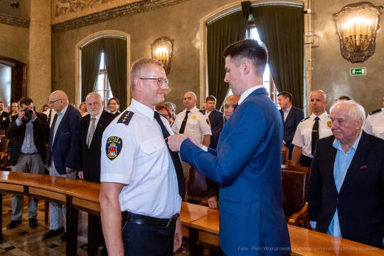 umk_2130.jpg-swieto, straz miejska, strazy miejskiej, uroczystosc, odznaczenia, odznaczen
