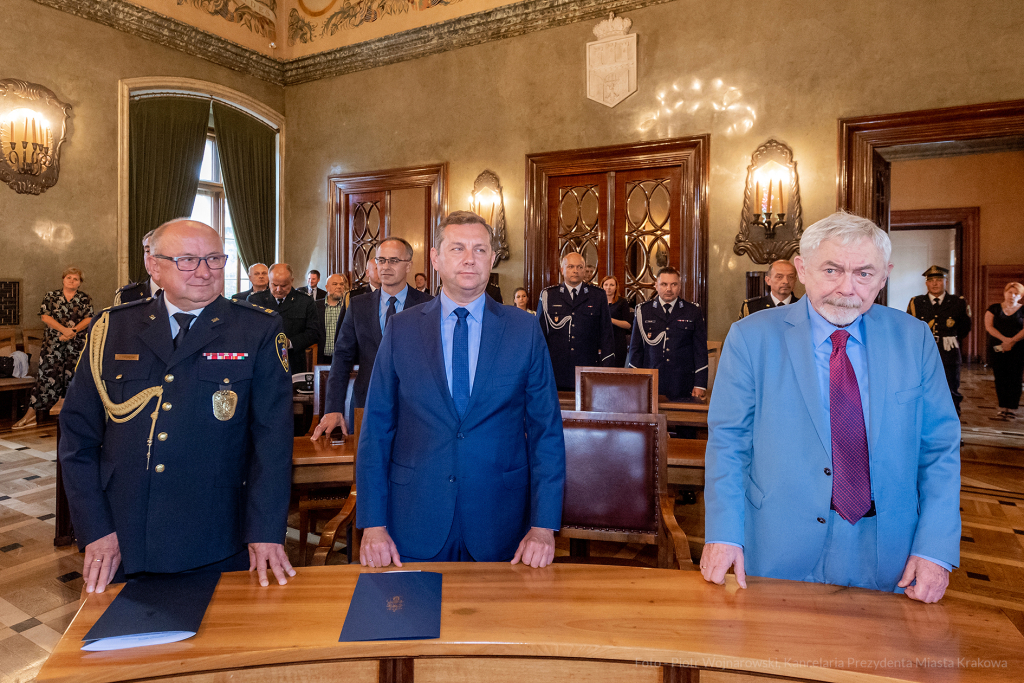 umk_2156.jpg-swieto, straz miejska, strazy miejskiej, uroczystosc, odznaczenia, odznaczen  Autor: P. Wojnarowski