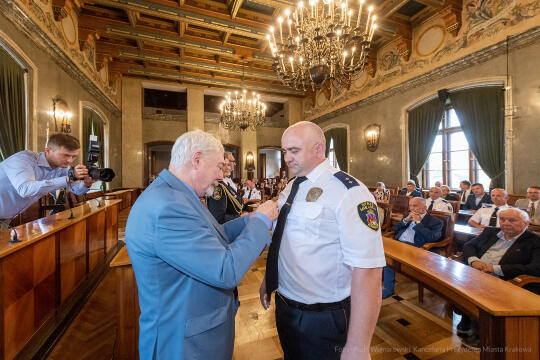 umk_2184.jpg-swieto, straz miejska, strazy miejskiej, uroczystosc, odznaczenia, odznaczen