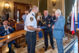 umk_2192.jpg-swieto, straz miejska, strazy miejskiej, uroczystosc, odznaczenia, odznaczen