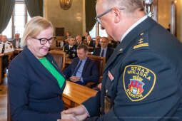 umk_2236.jpg-swieto, straz miejska, strazy miejskiej, uroczystosc, odznaczenia, odznaczen