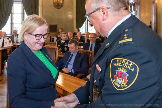 umk_2236.jpg-swieto, straz miejska, strazy miejskiej, uroczystosc, odznaczenia, odznaczen