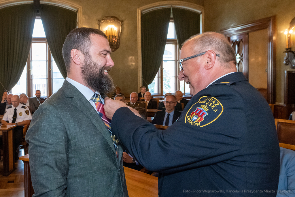 umk_2250.jpg-swieto, straz miejska, strazy miejskiej, uroczystosc, odznaczenia, odznaczen  Autor: P. Wojnarowski